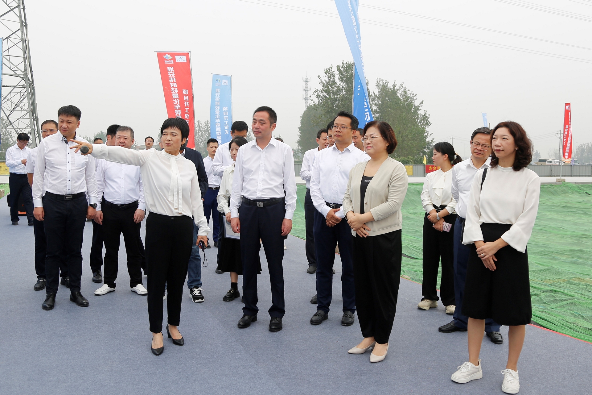 淮安抖圈轻量化车载新型显示组件项目开工建设3.JPG